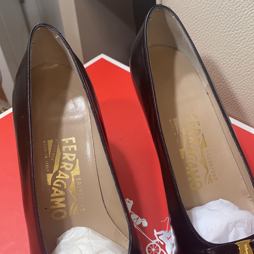 Salvatore Ferragamo used in good condition clean. - Picture 5 of 12